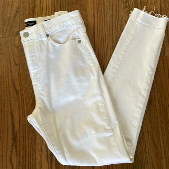 Banana Republic white denim jeans - Picture 1 of 3